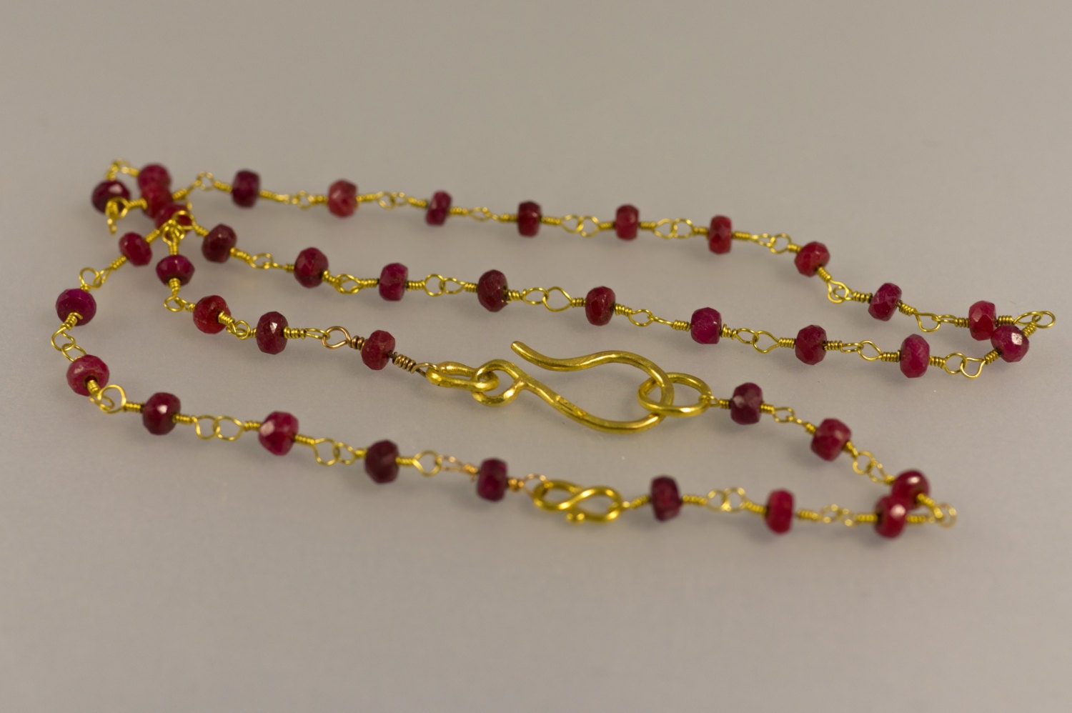 Perfektes Geschenk Für Weihnachten 18K Gold Rubin Perlenkette Halskette Juli Birthstone Valentines Day von vixjewellery