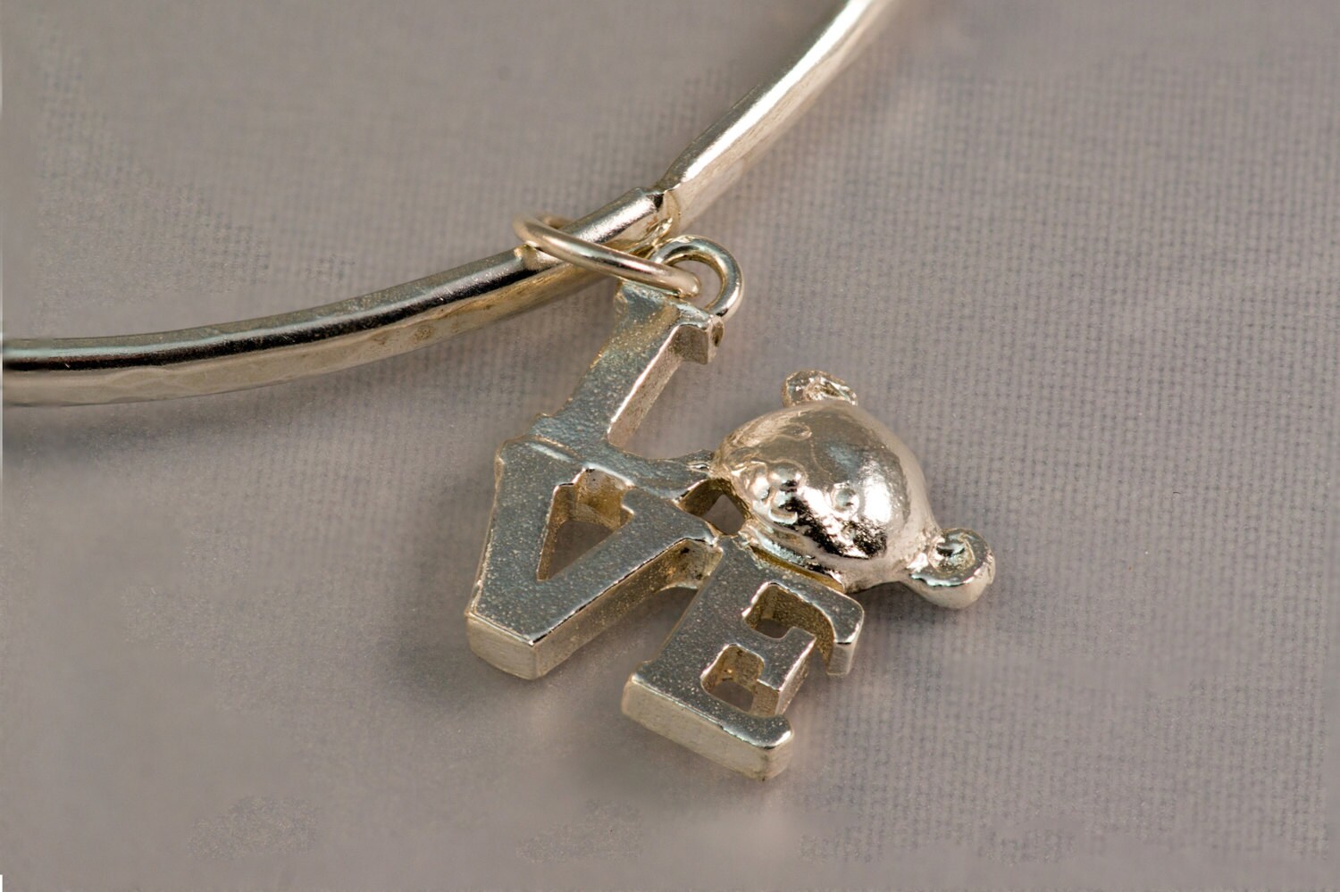 Perfektes Geschenk Für Weihnachtsgeschenk Mama Papa Neues Baby Sterlingsilber Liebesarmreif, Das Dünne Armreifen Stapelt von vixjewellery