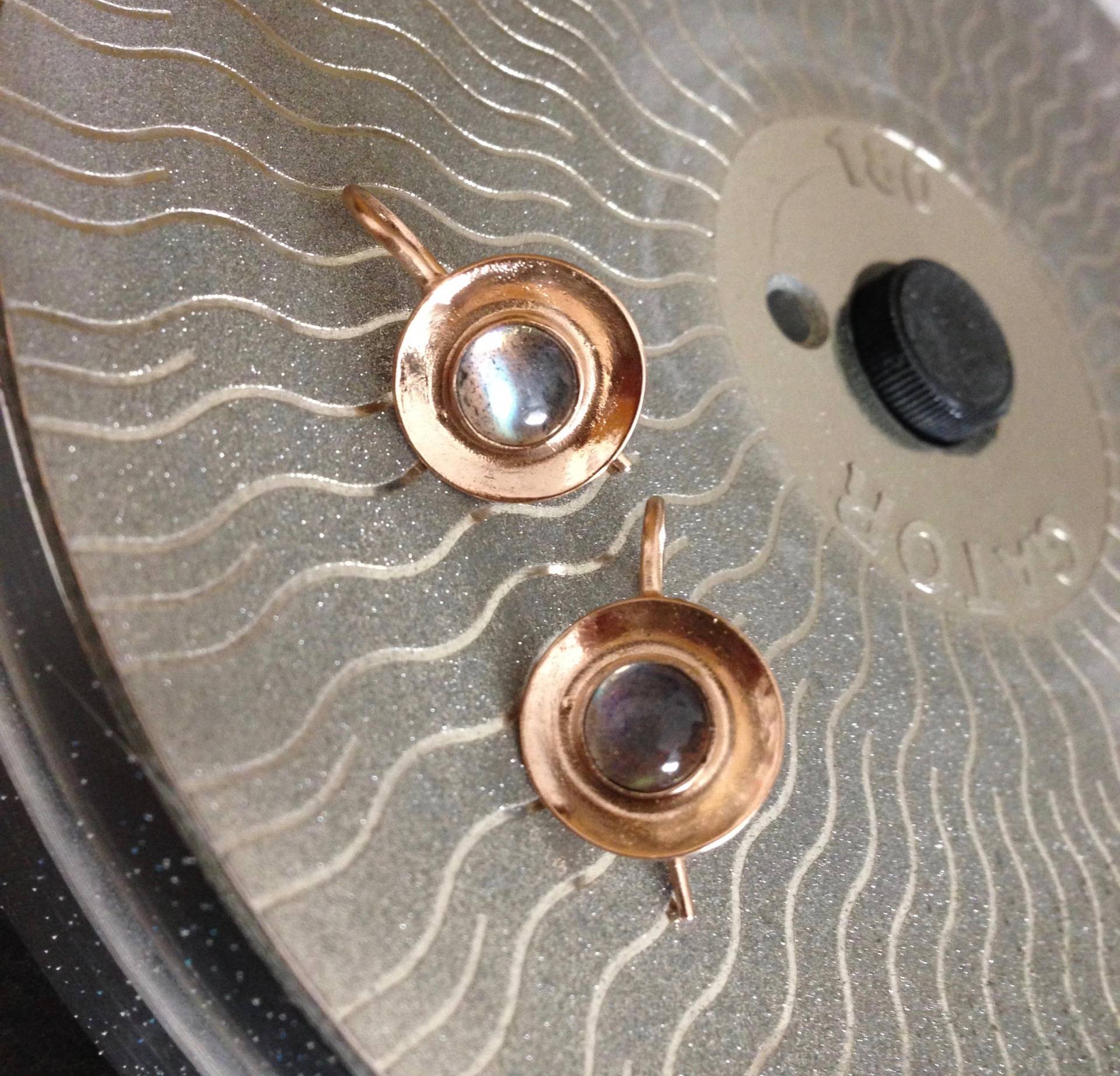 Solide 14 K Rose Gold Und Labradorit Handgefertigte Ohrringe Lünette Einstellung Perfektes Geschenk Boho Für Frau Tochter von vixjewellery