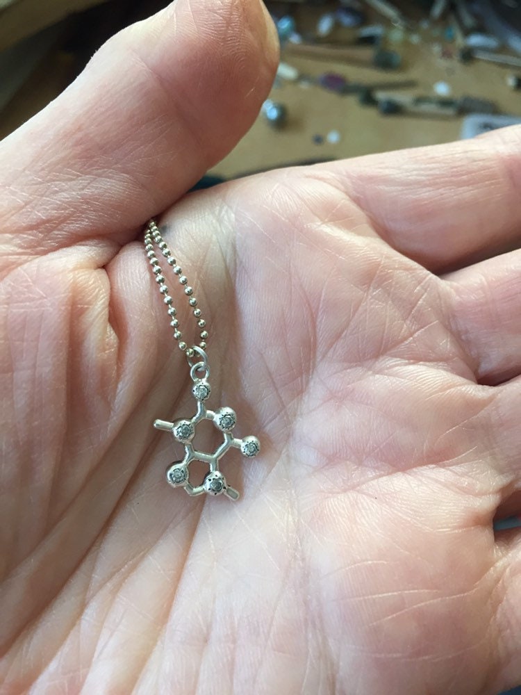 sterling Silber Theobromin Anhänger Auf Kette Zirkonia Charme Bff Perfektes Geschenk Für Mutter Schwester Familie Brautjungfern Schokolade Kaffee von vixjewellery