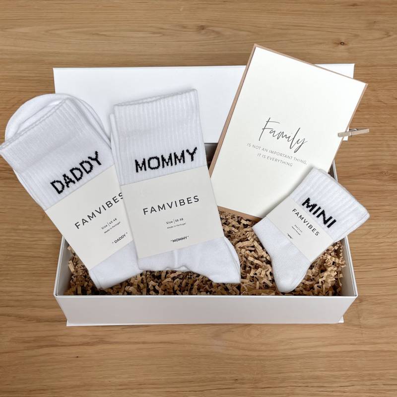 Geschenkbox Zur Geburt - Familybox Tennissocken Für Werdende Eltern & Baby Muttertag von vonKarls