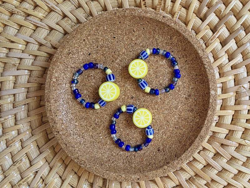 Bead Ring "Lemon" Handmade Perlenring Zitrus Sommer Schmuck Statement Accessory Amalfy Coast Limoncello Style Blue & Yellow von vonLilaSchmidt