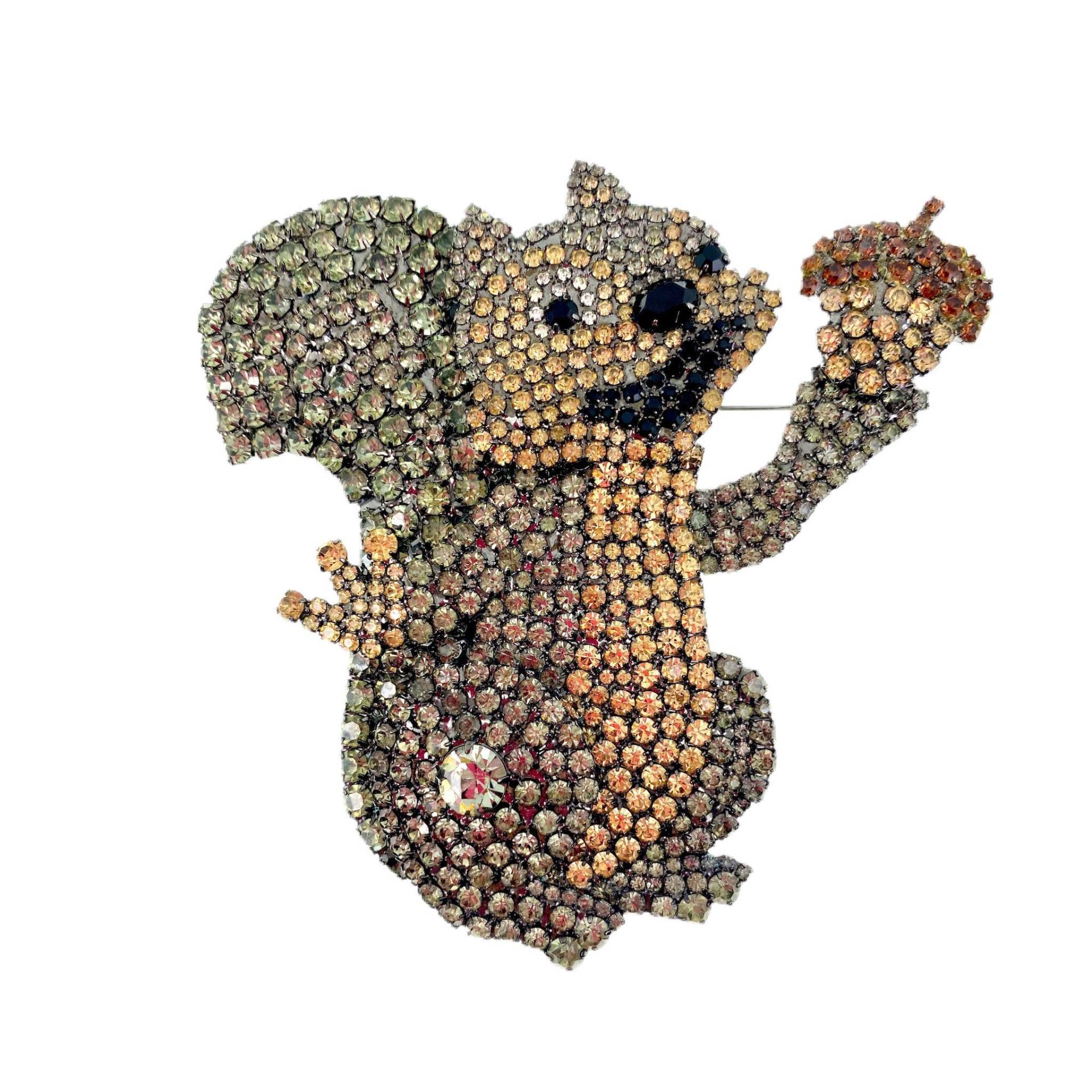 Grauhörnchen Brosche/statement Pin Von Walhof von vonWalhofJewelry