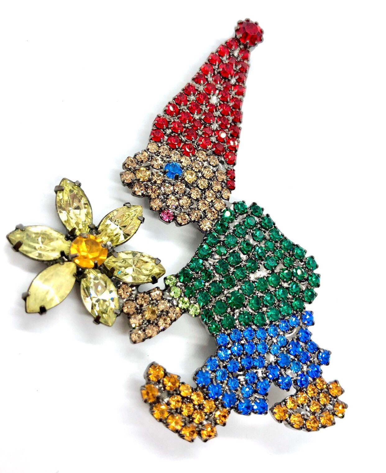 Süßer Kleiner Wichtel Mit Blume Pin - Märchen Brosche von vonWalhofJewelry