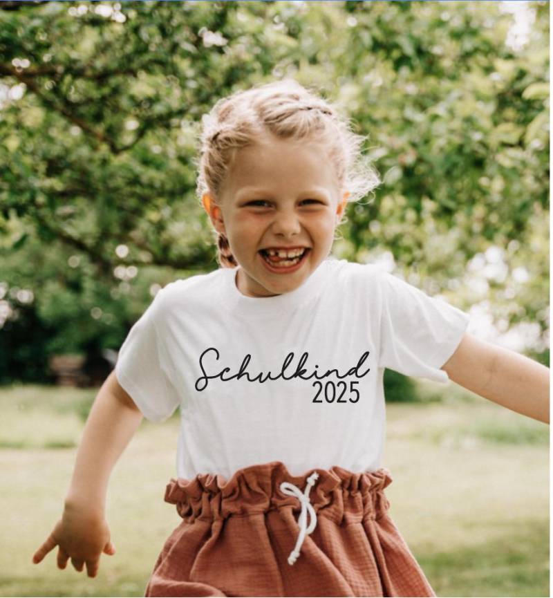 Schulkind 2025 Tshirt #2 | I Einschulung Erstklässler T-Shirt Zur Personalisiert Kinder Tshirt von vonjula
