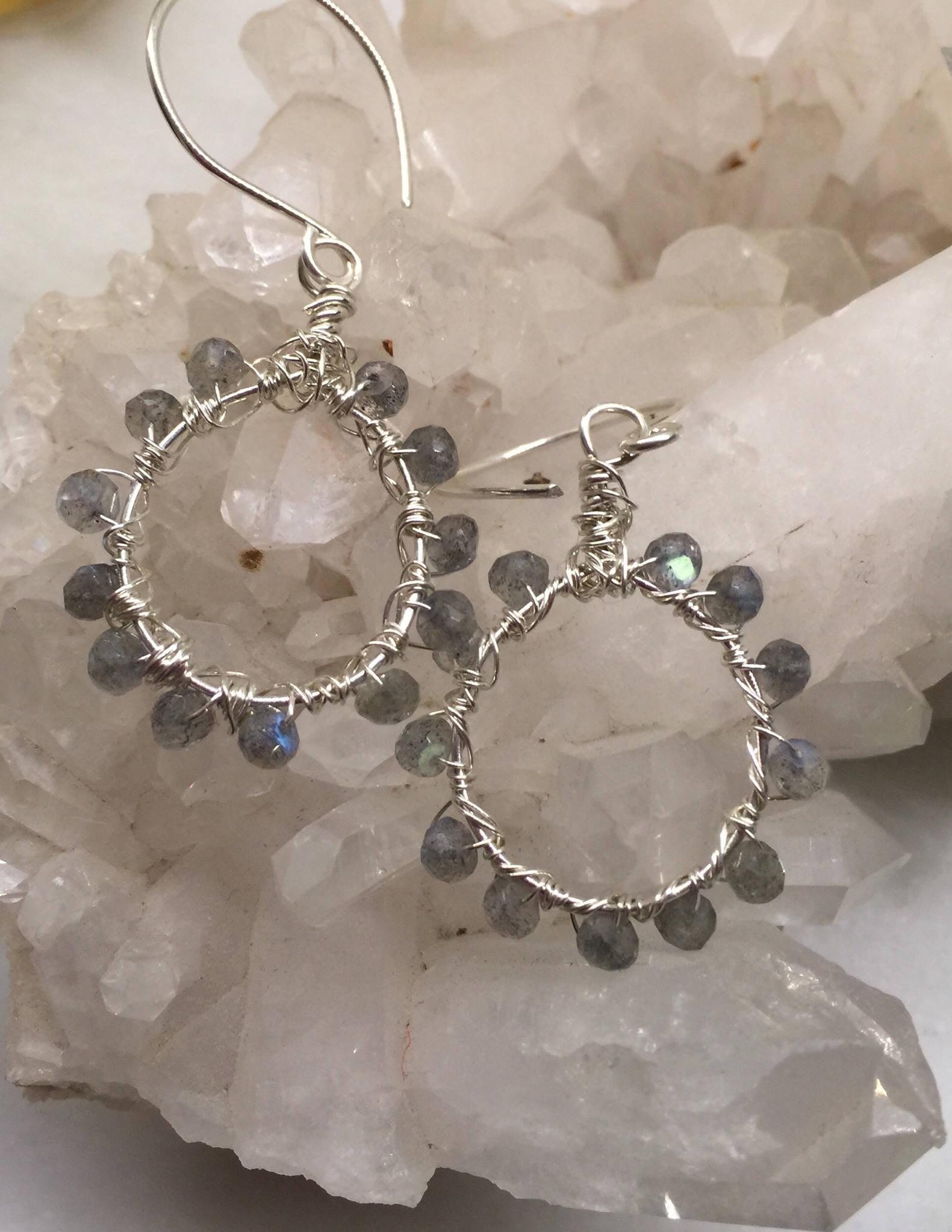 Handgeschmiedete Labradorit Hoop Ohrringe Sterling Silber Draht Gewickelt von vowangems