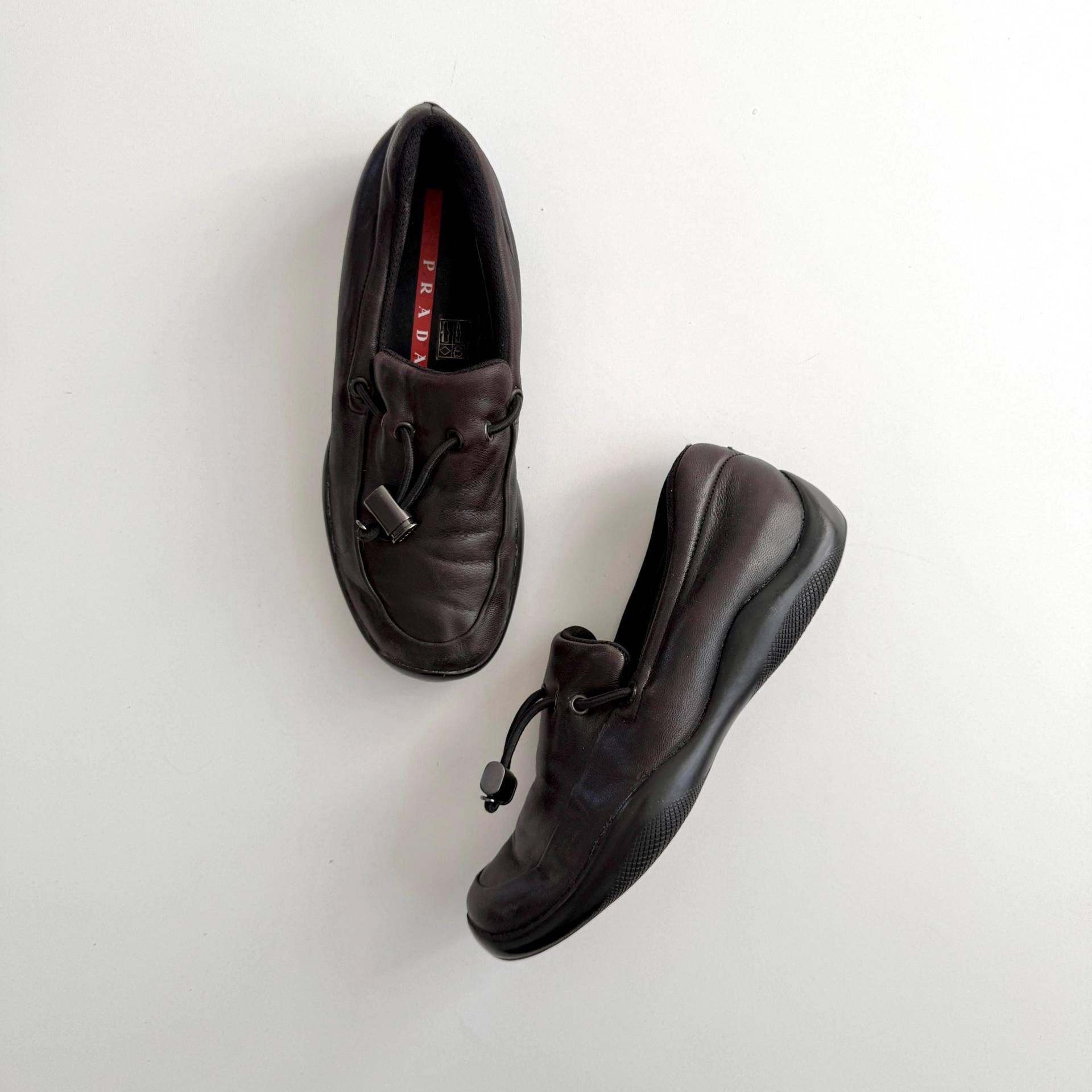 Vintage 00Er Jahre Prada Red Tab Dunkelbraun Leder Knebel - Sportliche Slip-On Loafers/Größe Eu 36 von vsensi