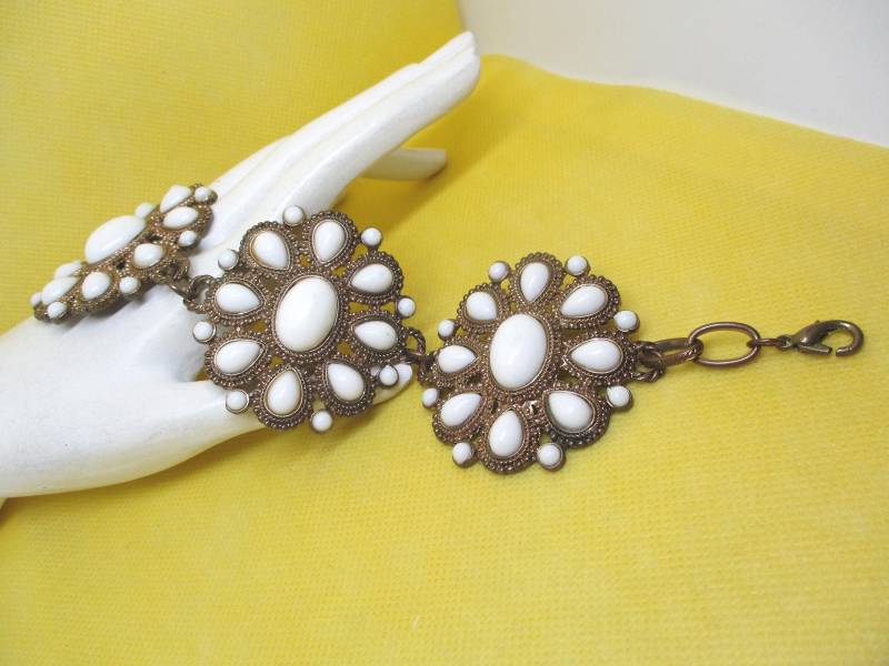 Breite Klobige Große Concho Stil Weiß Lucite Kupfer Ton Gold Tone Wash Armband Open Work Cabochon Runden Schnitt von vserendipityboutique