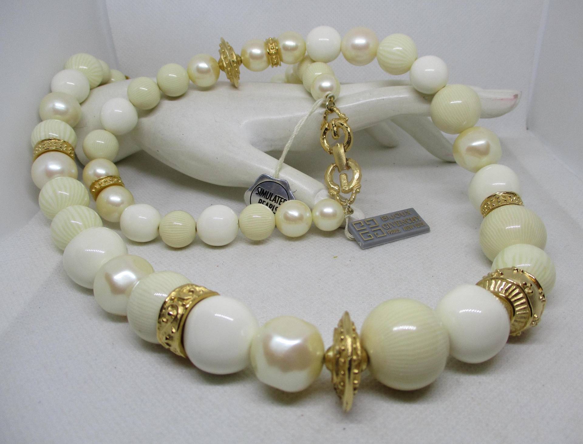 Handgemachte Lucite Perlen-Halskette Mit Tags Handgemachte Lucite Perlen-Halskette Mit Tags von vserendipityboutique