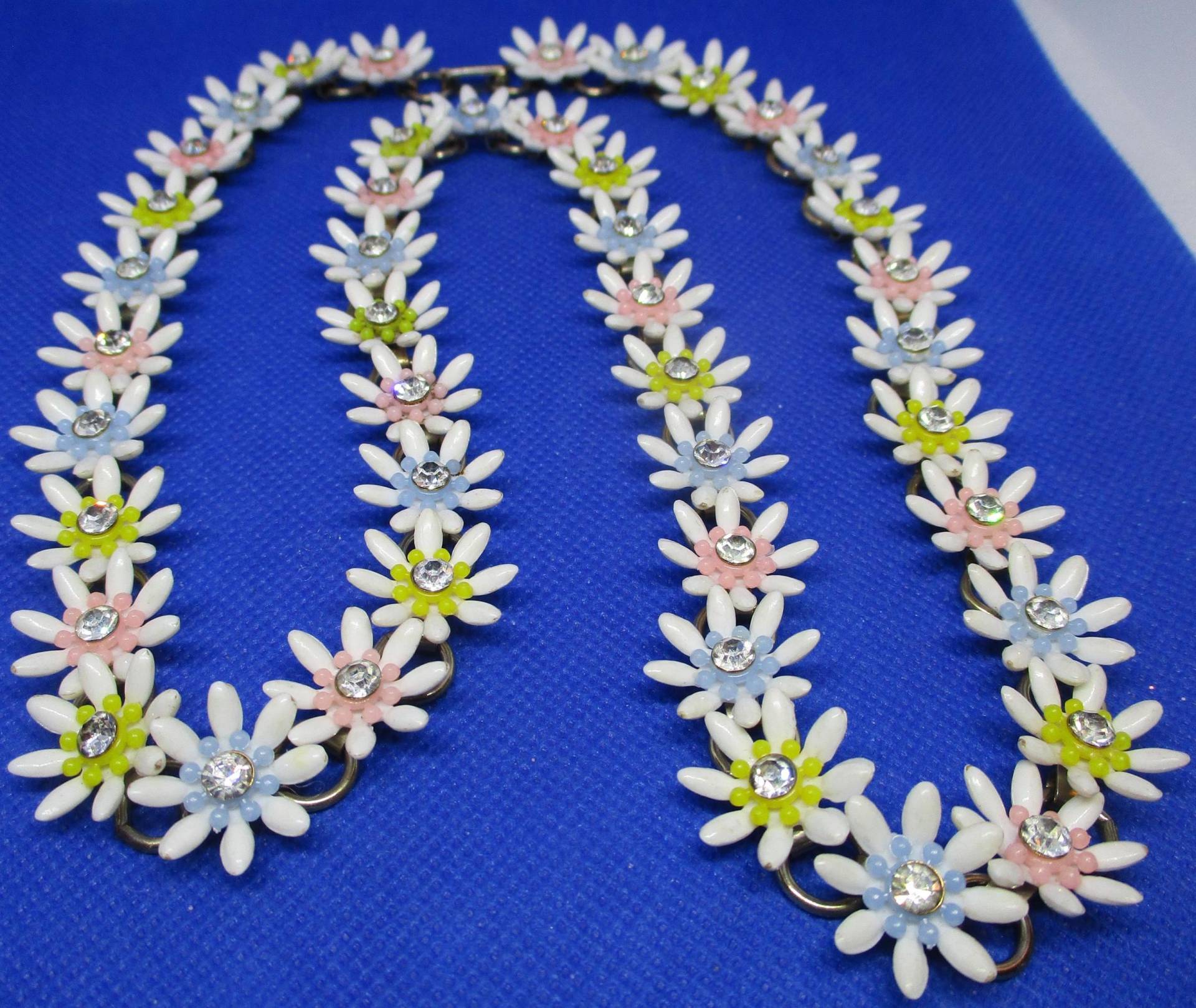 Lucite Blume Halskette Strass Daisy Kette, Pastellfarben | 71 5/8 Inches von vserendipityboutique