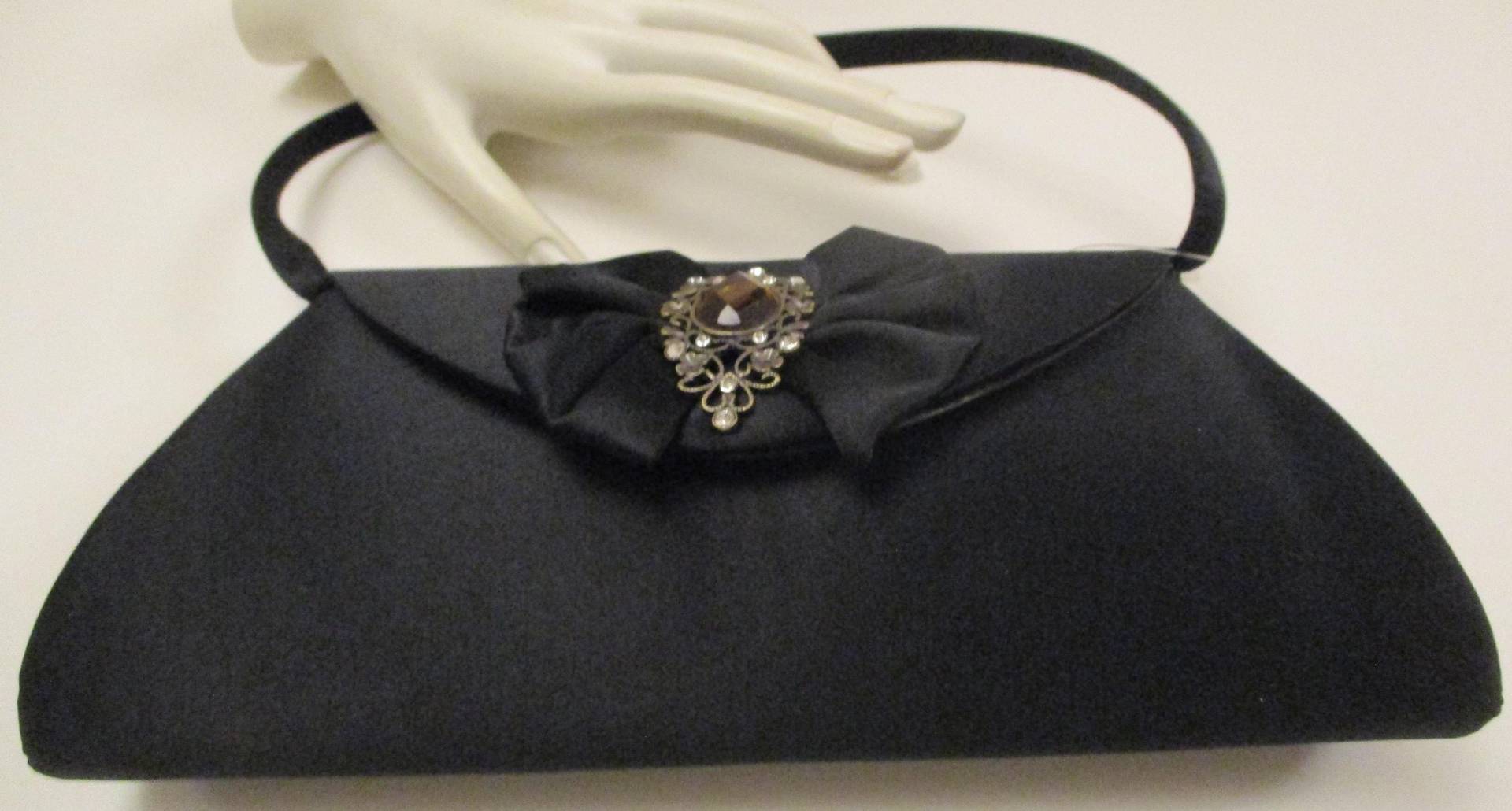 Schwarze Satin Abendtasche Strass Cameo Clutch Mit Riemen von vserendipityboutique