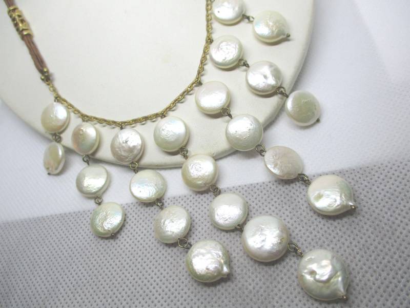 Süßwasser Münzperle Bib Halskette Gold Ton Kette & Leder von vserendipityboutique