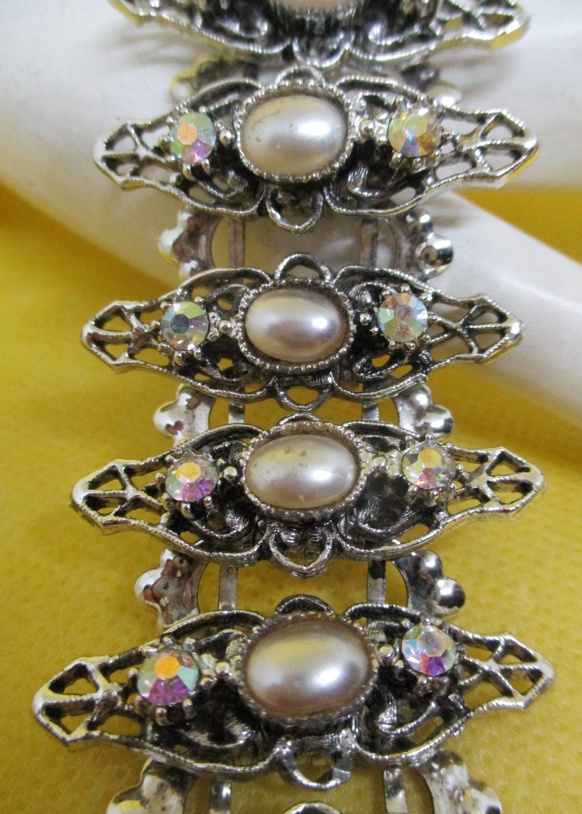 Victorian Revival Rhinestone Armband A B Strass Faux-Perle Filigrane Silberfarbene Metall Jahrgang 1950 von vserendipityboutique