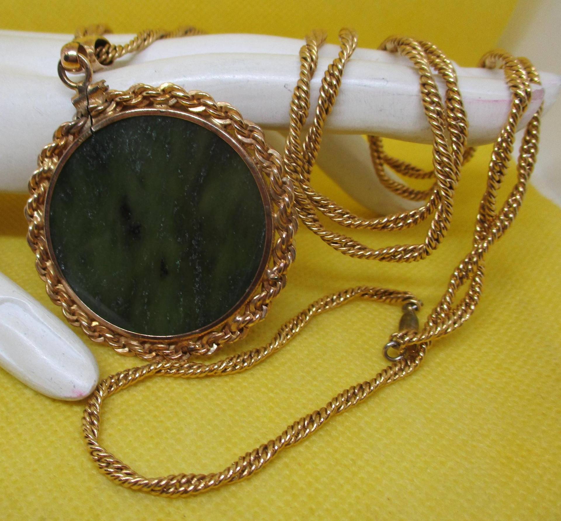 Vintage 12K Gold Filled Jade Anhänger Halskette Seil Lünette von vserendipityboutique