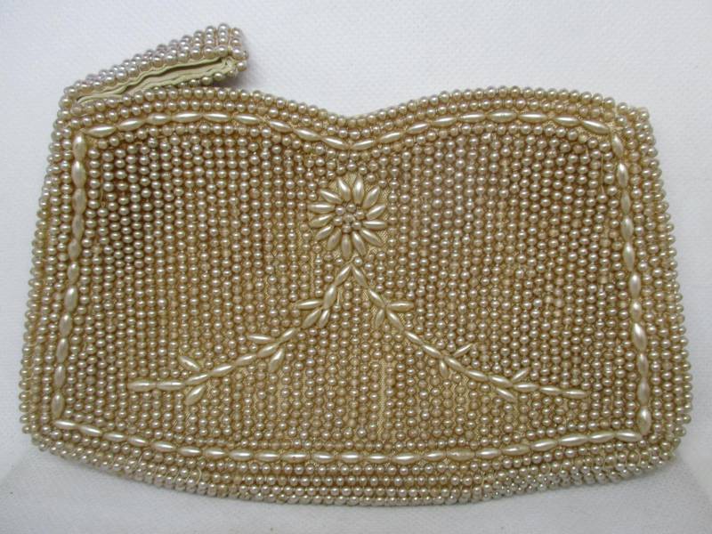 Vintage 1940Er Jahre Perlen Clutch Made in Japan Abendtasche Vintage 1940Er Jahre Perlen Clutch Made in Japan Abendtasche von vserendipityboutique