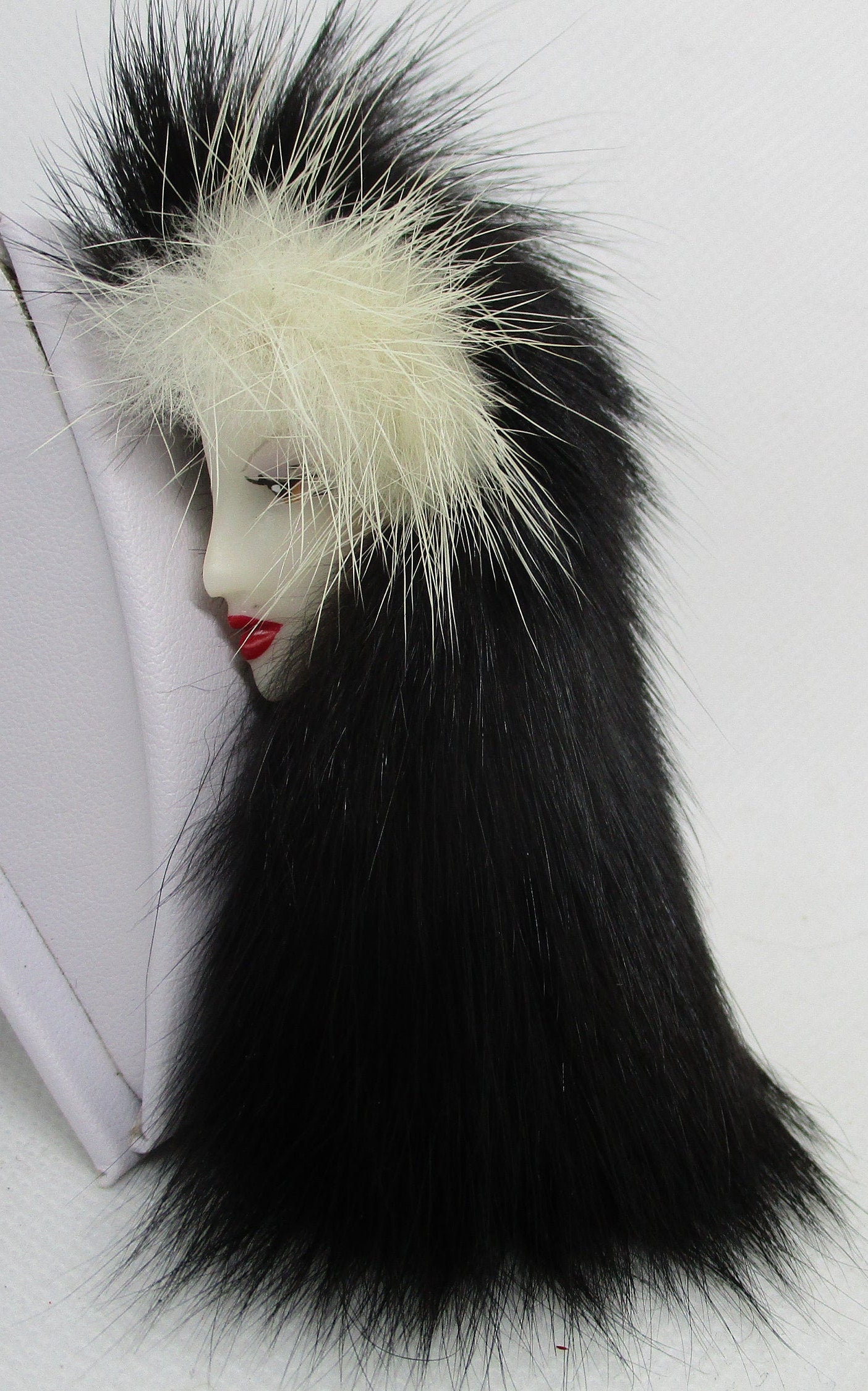 Vintage 1970Er Jahre Nerz Cameo Brosche Handgemaltes Lucite Gesicht von vserendipityboutique