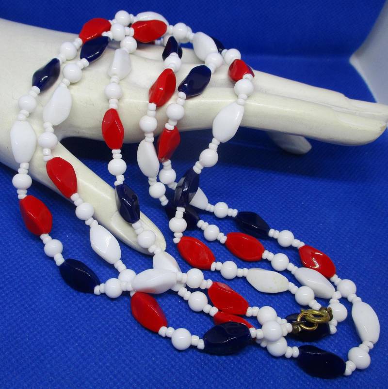 Vintage 45 "Rot Weiß Blau Glasperlenkette Flaggenschmuck Vintage 45 "Rot Weiß Blau Glasperlenkette Flaggenschmuck von vserendipityboutique