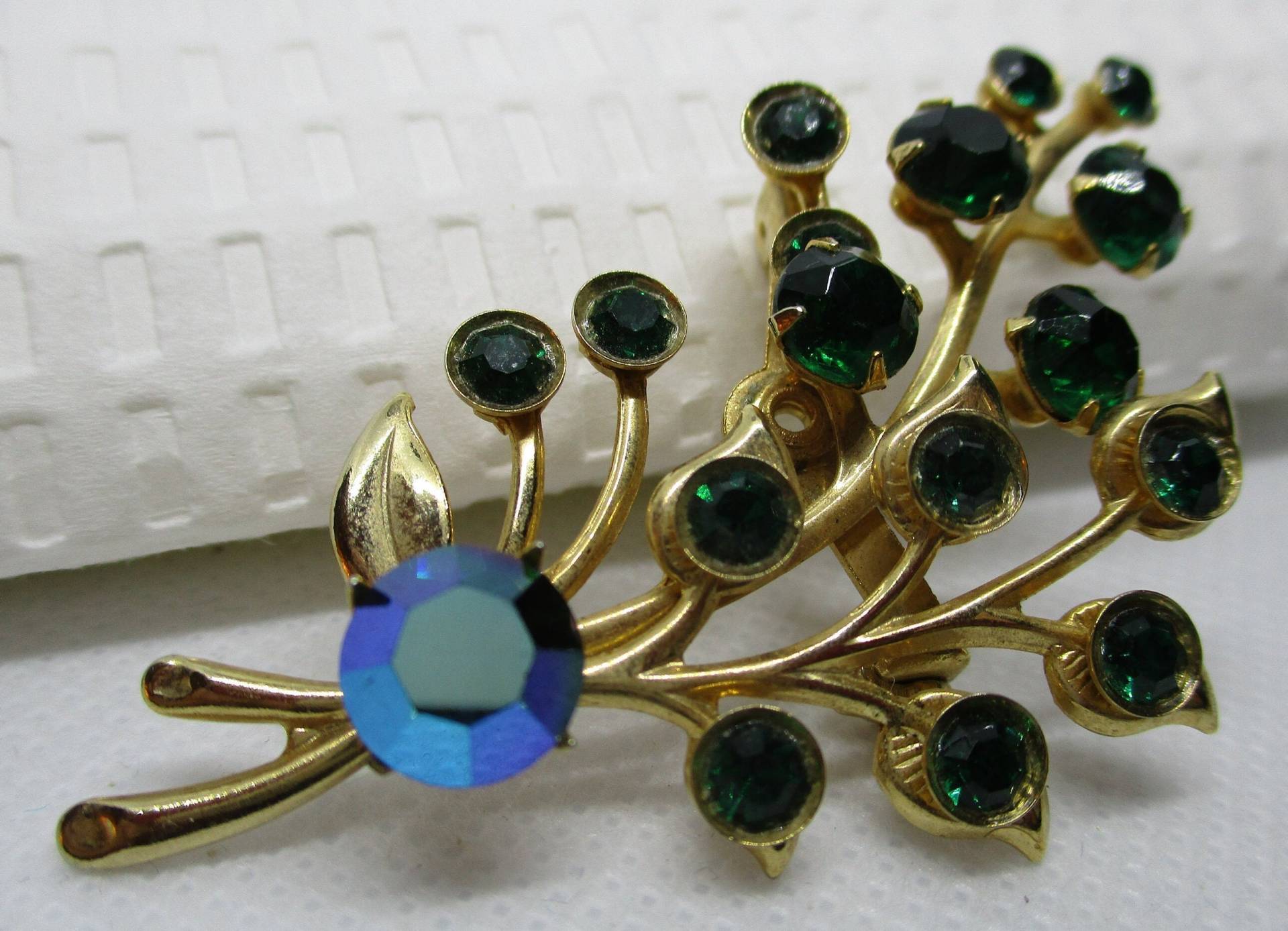 Vintage Ab Grün Strass Brosche Gold Ton Zweig & Blätter von vserendipityboutique