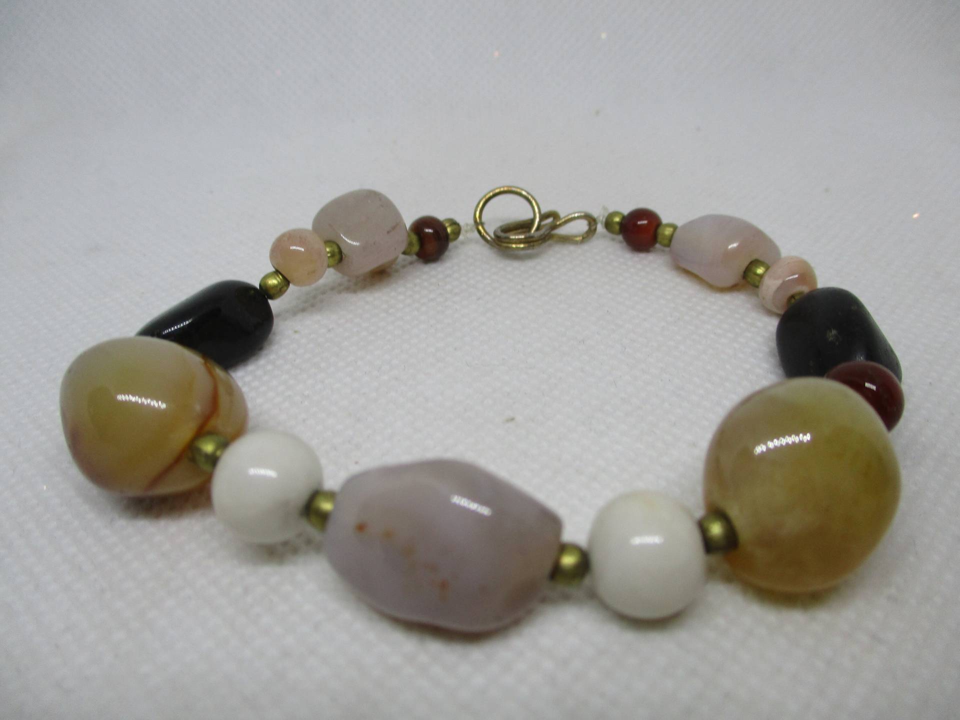 Vintage Achat Edelstein Armband Messingperlen, J Verschluss, 23 cm von vserendipityboutique