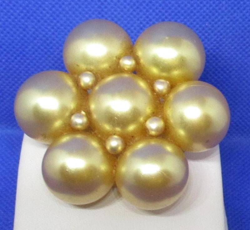 Vintage Art Deco Perlmutt Lucite Blumen Brosche Champagner Perlen Design Vintage Art Deco Perlmutt Lucite Blumen Brosche Champagner Perlen Design von vserendipityboutique