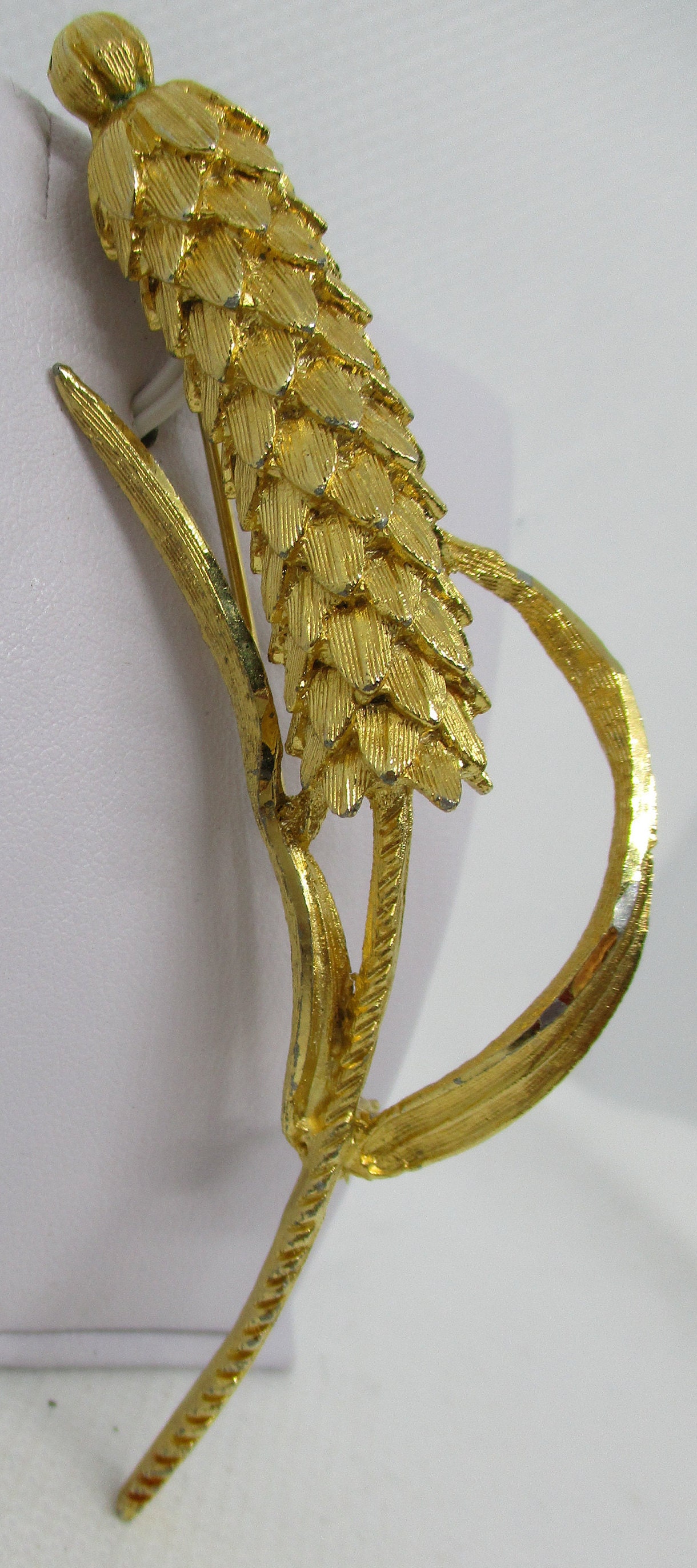 Vintage Bsk Weizengarbe Brosche Strukturiertes Goldfarbenes Metall, 1970S Designer Schmuck von vserendipityboutique