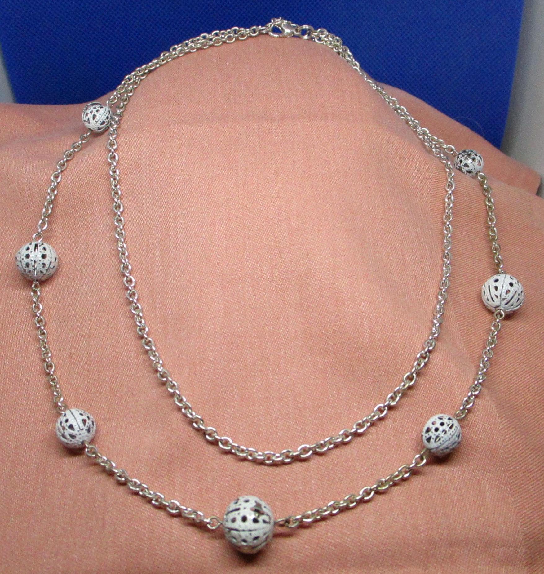 Vintage Doppel Strang Silber Ton Halskette Weiße Emaille Filigree Perlen von vserendipityboutique