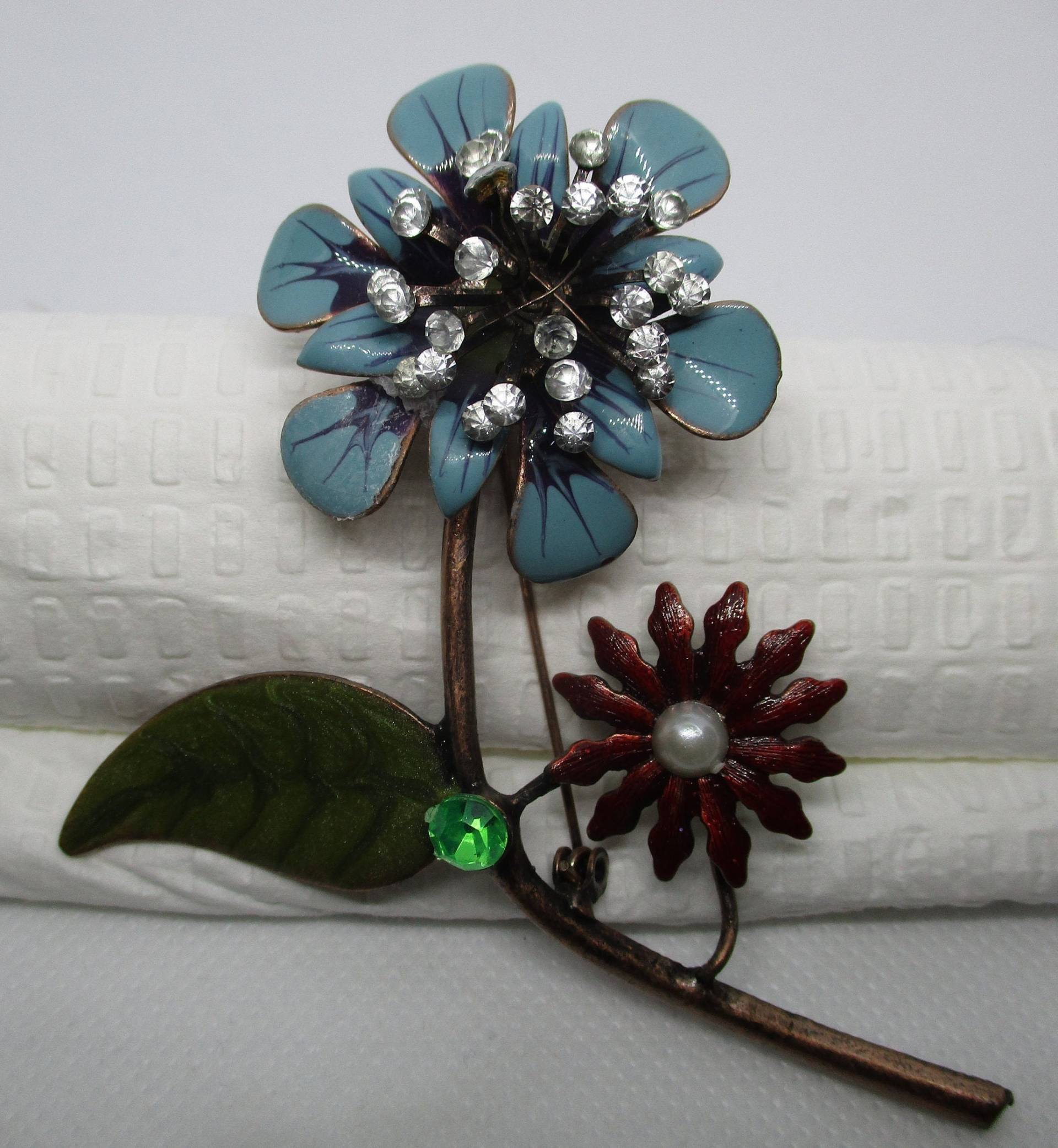 Vintage Emaille Blumen Brosche Perle, Strass, Kupfer von vserendipityboutique