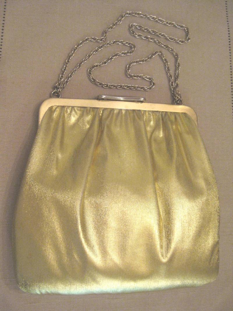 Vintage Gold Lame Abendtasche Clutch Mit Silberfutter Und Kettenriemen Vintage Gold Lame Abendtasche Clutch Mit Silberfutter Und Kettenriemen von vserendipityboutique