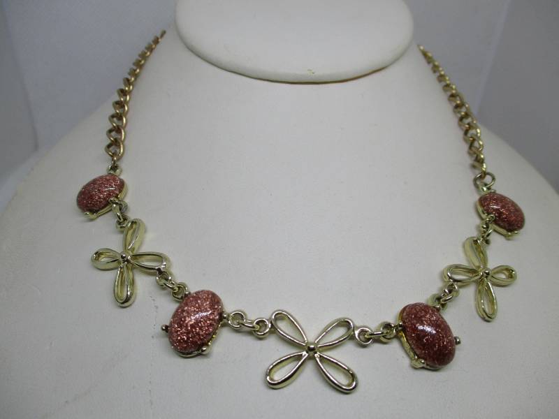 Vintage Goldstaub-Halskette Faux Gemstone Daisy Anhänger, 1960Er Jahre Vintage Goldstaub-Halskette Faux Gemstone Daisy Anhänger, 1960Er Jahre von vserendipityboutique