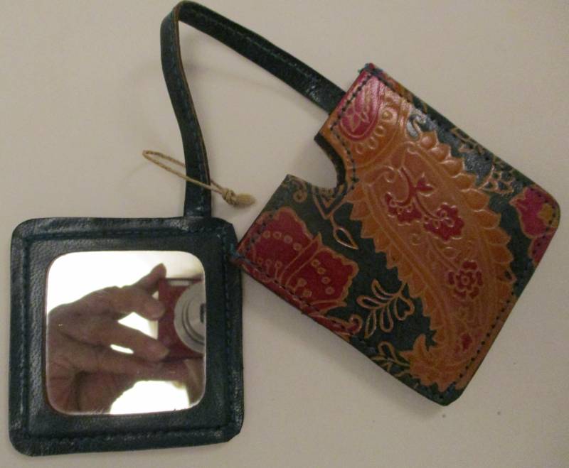 Vintage Hand Punzierter Leder Spiegel Mit Geprägtem Gehäuse von vserendipityboutique