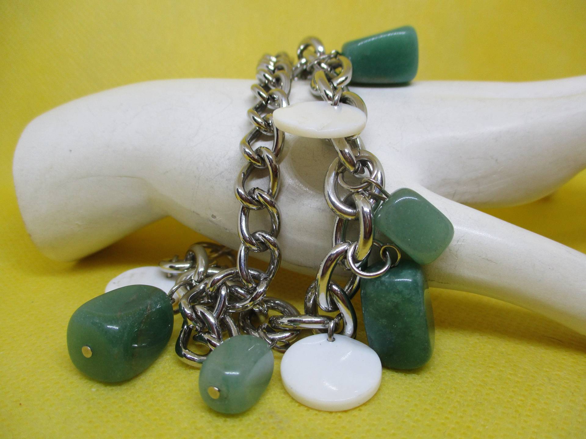 Vintage Jade & Perlmutt Bettelarmband - Silberfarbene Kette von vserendipityboutique