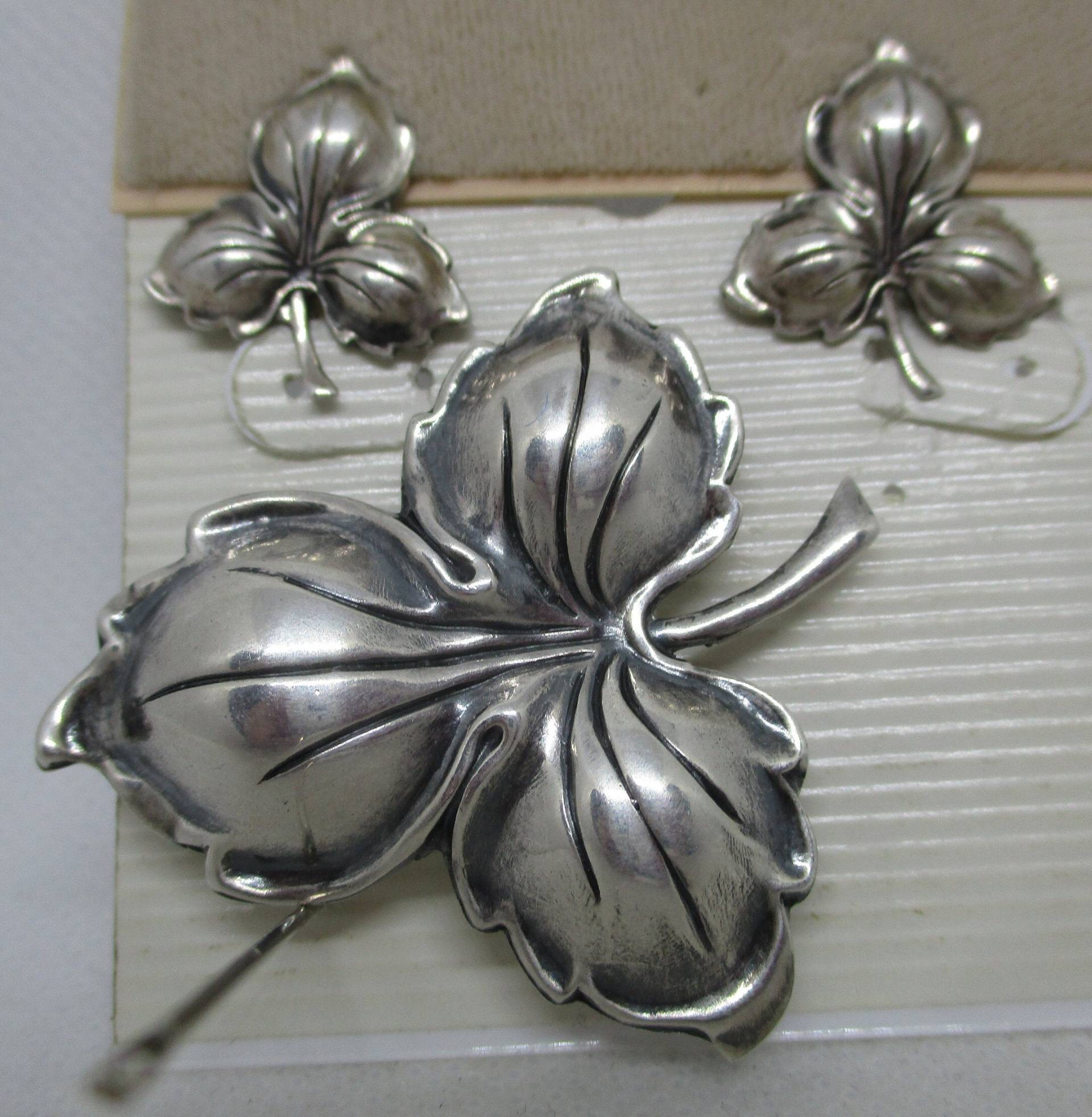 Vintage Jewelart Sterling Silber Blatt Brosche Und Ohrringe Set von vserendipityboutique