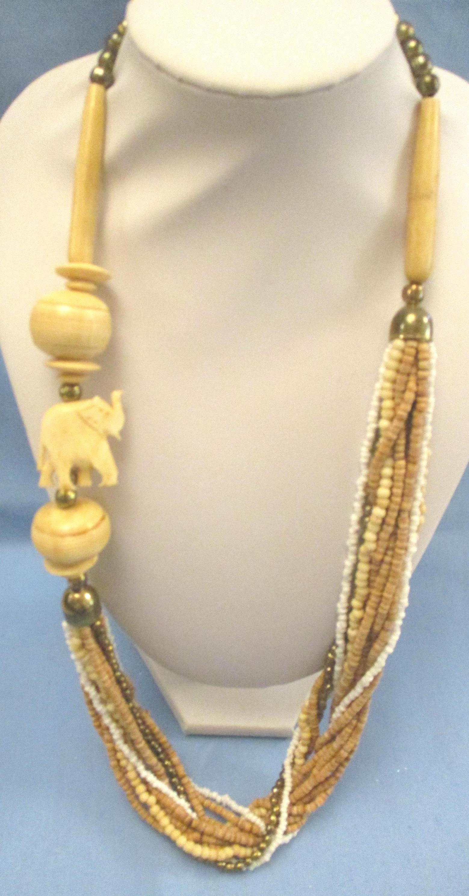 Vintage Knochen Elefant Anhänger Halskette Multi Strang Perlenarbeit von vserendipityboutique