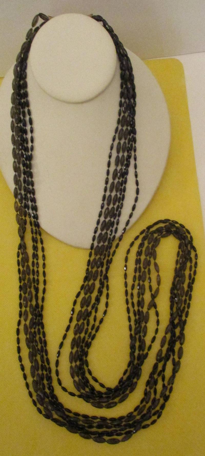 Vintage Lucite Perlenkette 6-Strand Black & Grey Flapper Style von vserendipityboutique