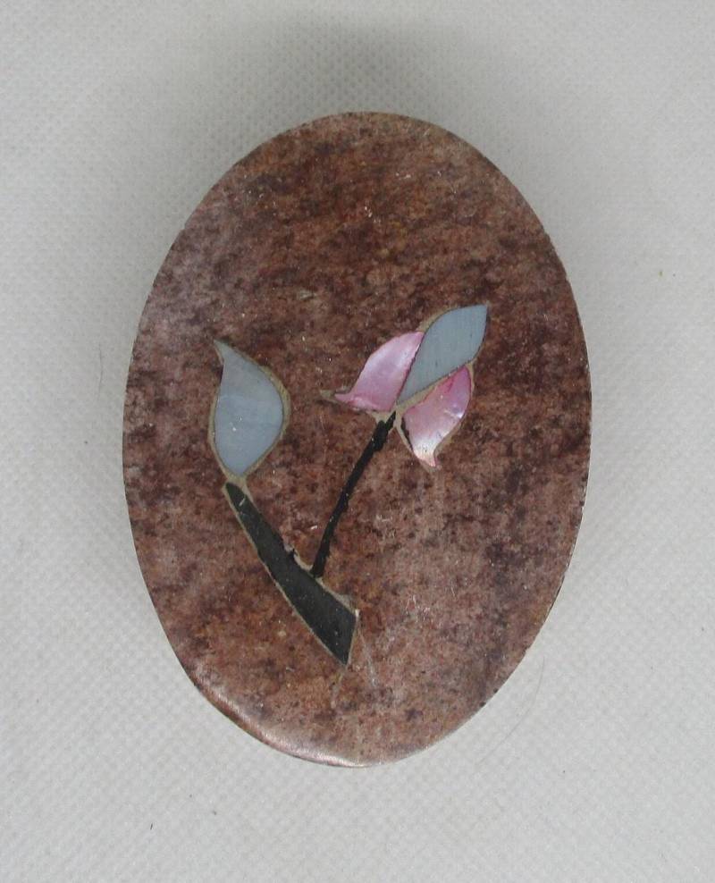 Vintage Speckstein Schmuckdose Jaspis, Perlmutt Blumen Inlay Vintage Speckstein Schmuckdose Jaspis, Perlmutt Blumen Inlay von vserendipityboutique
