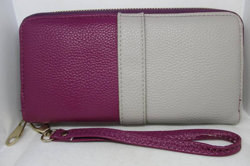 Zweifarbige Clutch Aus Kunstleder Zweifarbige Clutch Aus Kunstleder von vserendipityboutique
