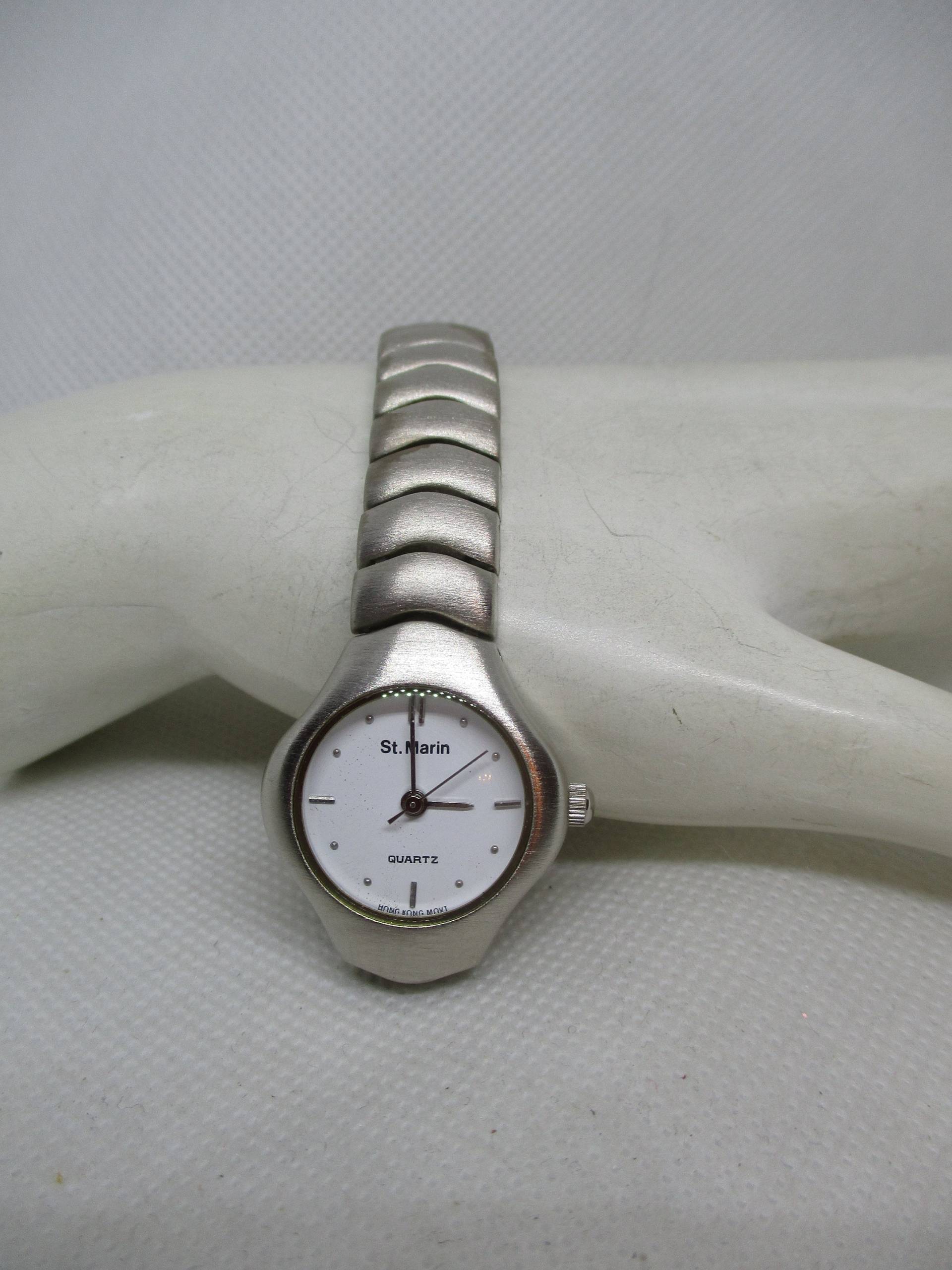 st. Marin Vintage Damenuhr Silberfarbenes Metall, Quarzwerk von vserendipityboutique