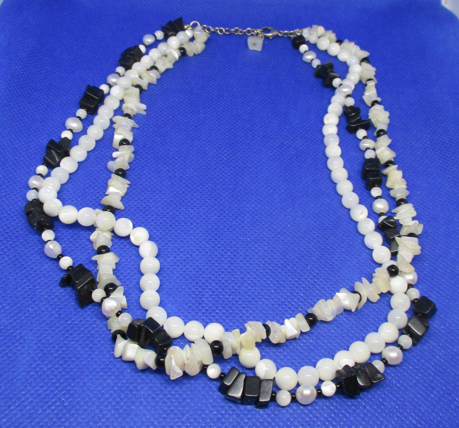 sterling Silber Halskette Mit Drei Reihen Onyx, Perlen, Perlmutt von vserendipityboutique