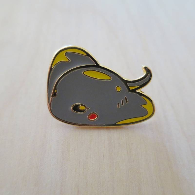 Aquatisch - Hallo, Baby Ray Emaille Pin Aquatisch - Hallo, Baby Ray Emaille Pin von vuduberi