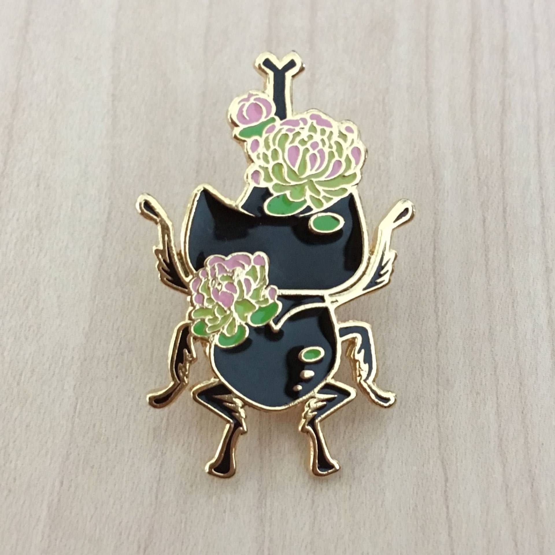 Insekt - Blume Nashornkäfer | Sukkulente Emaille Pin Insekt - Blume Nashornkäfer | Sukkulente Emaille Pin von vuduberi