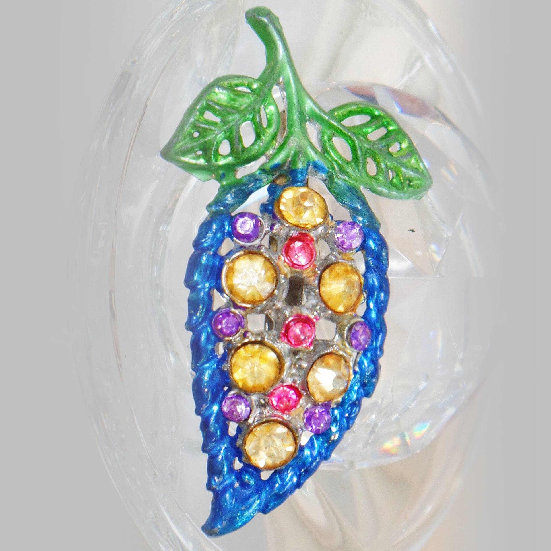 Blumenbrosche. Der Bemalte Topf Metall Strass-Brosche. Kanne Handbemalt Strass Blatt Pin. Waalaa Blumenbrosche. Der Bemalte Topf Metall Strass-Brosche. Kanne Handbemalt Strass Blatt Pin. Waalaa von waalaa