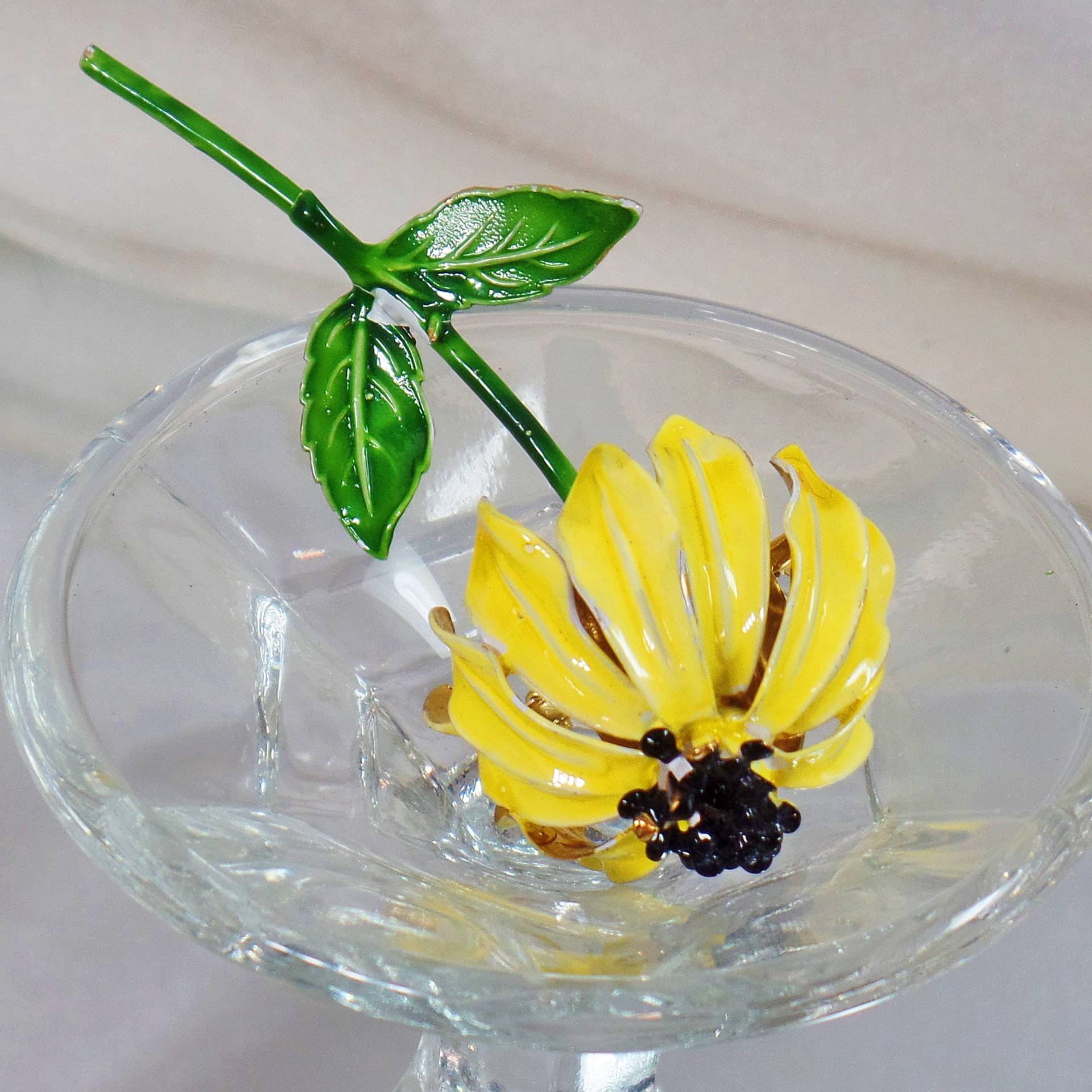 Blumenbrosche. Gelbe Gelb Schwarz 3-D-Mama Blume Pin. Flower-Power-Brosche. Waalaa Blumenbrosche. Gelbe Gelb Schwarz 3-D-Mama Blume Pin. Flower-Power-Brosche. Waalaa von waalaa