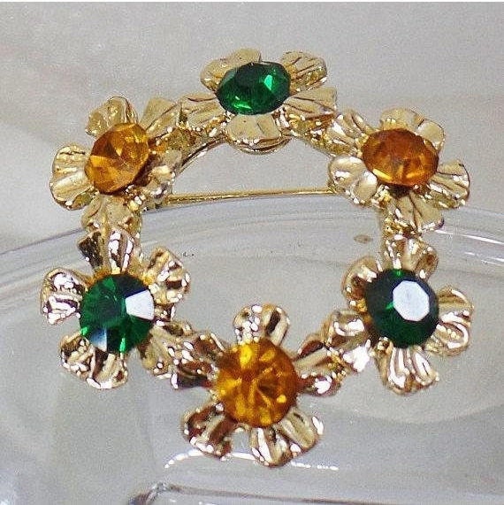 Blumenbrosche. Grüner Kreis-Blumen-Brosche. Grün Und Gold Strass Blume Pin. Waalaa Blumenbrosche. Grüner Kreis-Blumen-Brosche. Grün Und Gold Strass Blume Pin. Waalaa von waalaa