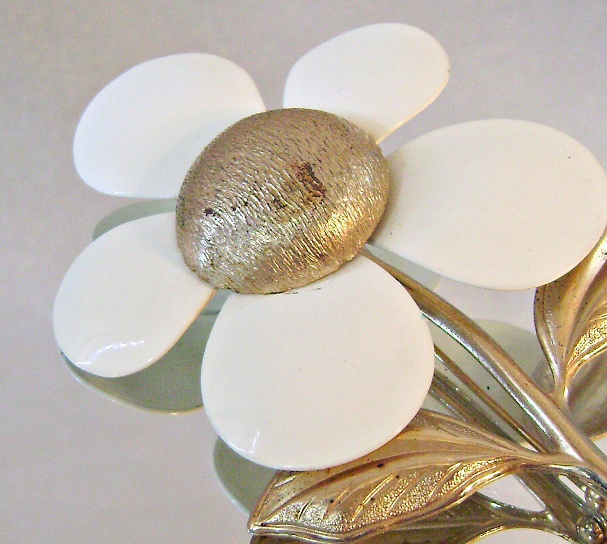 Blumenbrosche. Sarah Coventry. Blumen Brosche Coventry Mod Flower Power Cremige Weiße Gold Retro Waalaa Blumenbrosche. Sarah Coventry. Blumen Brosche Coventry Mod Flower Power Cremige Weiße Gold Retro Waalaa von waalaa