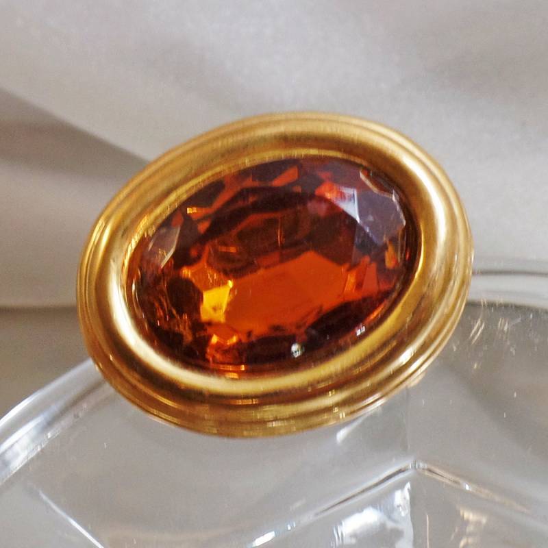 Braune Glas Oval Brosche. Goldfarbener Ovaler Brauner Pin. New Old Stock Jordache. Waalaa Braune Glas Oval Brosche. Goldfarbener Ovaler Brauner Pin. New Old Stock Jordache. Waalaa von waalaa