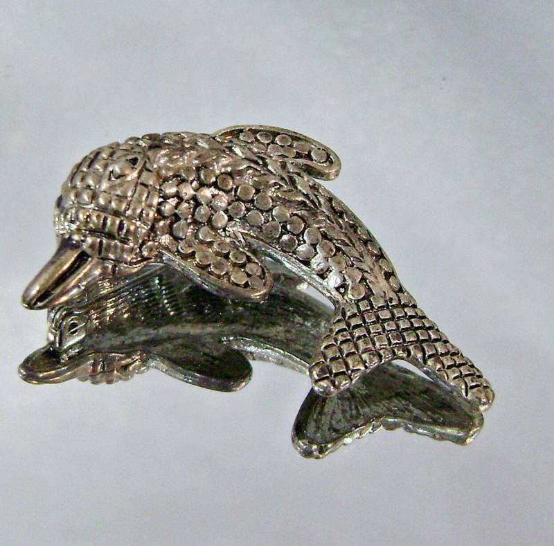 Delfin-Brosche. Vintage Brosche. Zinn-Brosche. Zinn Delphin Pin. Schmuck Für Die Frau. Broschen Frauen. Waalaa von waalaa