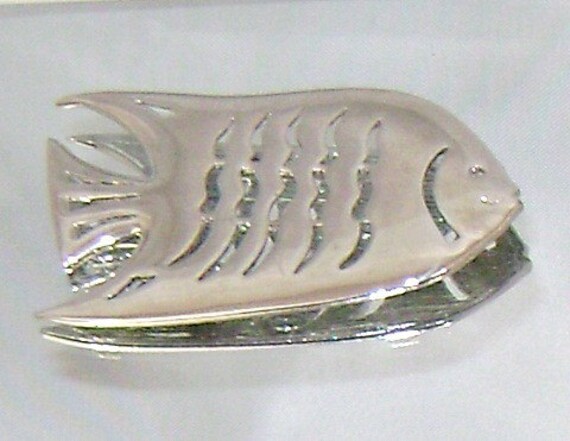 Fisch-Brosche. Handwerk. Modernist. Silber. Figürliche Waalaa Fisch-Brosche. Handwerk. Modernist. Silber. Figürliche Waalaa von waalaa