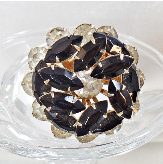 Gestapelte Schwarzen Und Klaren Strass-Brosche. Marquise Schwarz & Klar Strass Pin. Schneeflocke-Brosche. Waalaa Gestapelte Schwarzen Und Klaren Strass-Brosche. Marquise Schwarz & Klar Strass Pin. Schneeflocke-Brosche. Waalaa von waalaa