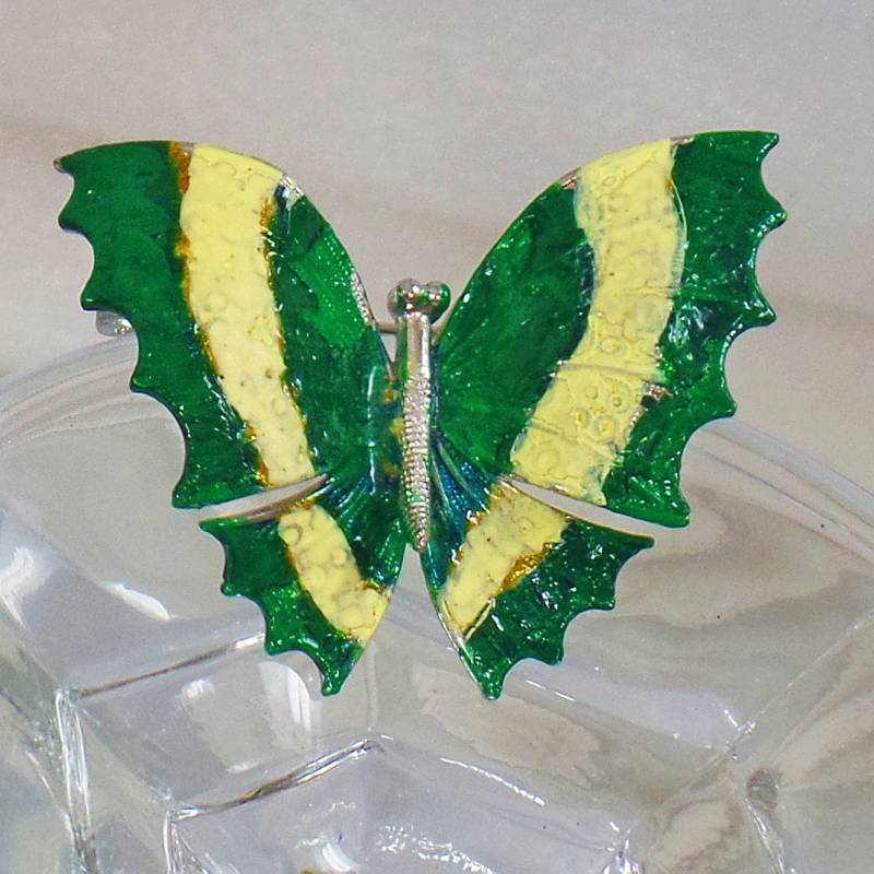 Grün Gelb Emaille Schmetterlingsbrosche. Auf Silber Schmetterling Pin. Waalaa von waalaa