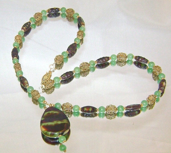 Kunst Glas Halskette. Jade Grün Und Braun Vintage Halskette Waalaa. Halsketten Für Frauen Kunst Glas Halskette. Jade Grün Und Braun Vintage Halskette Waalaa. Halsketten Für Frauen von waalaa